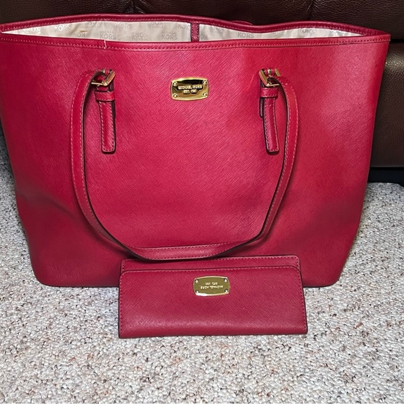 Michael Kors Red Jet Set Medium Tote Bag And Wallet Set - Picture 1 of 11